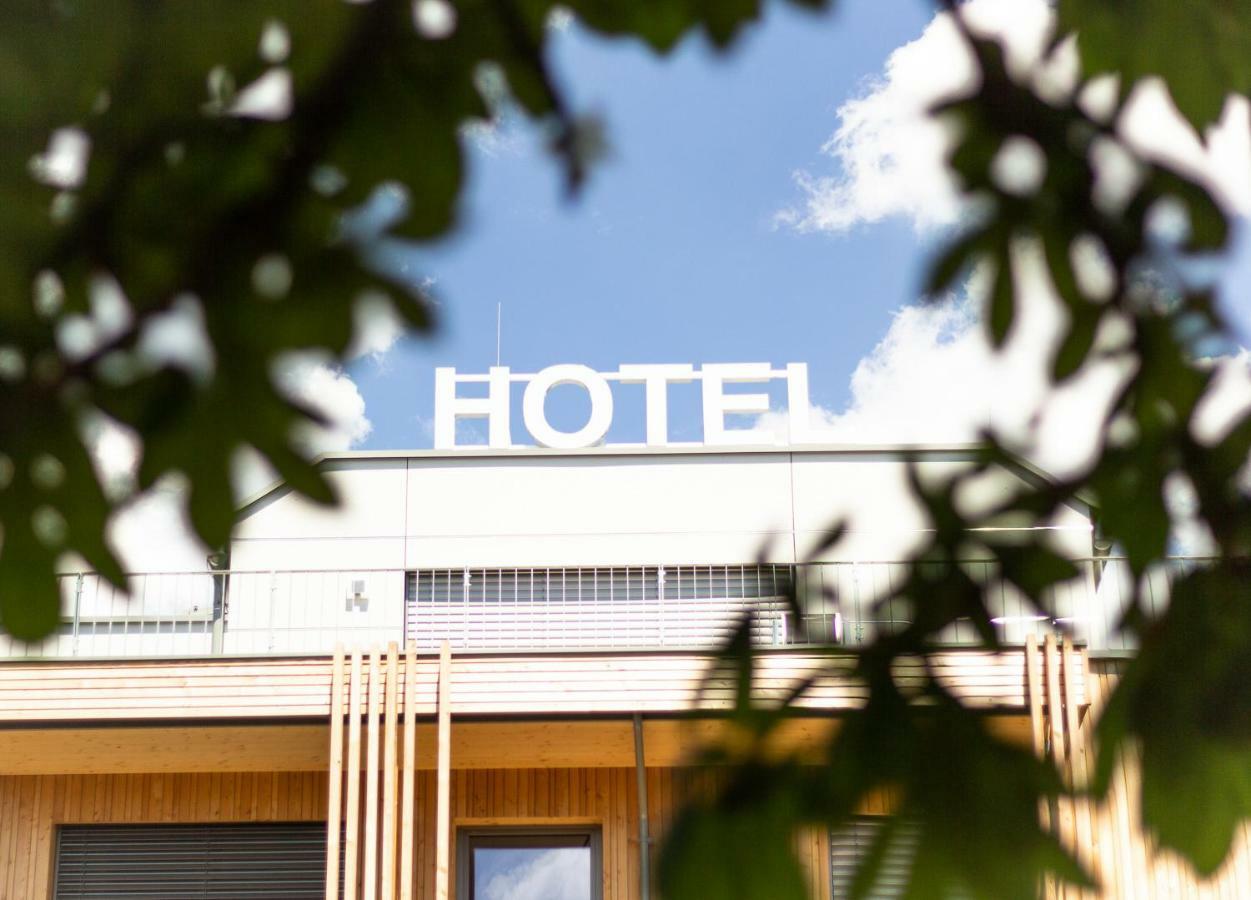 Hotel Weiss Munderfing Buitenkant foto