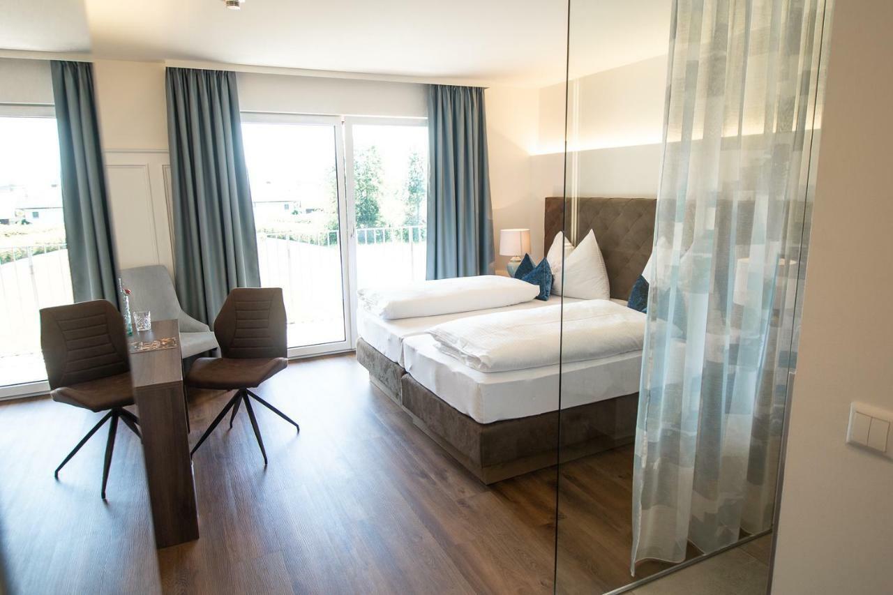 Hotel Weiss Munderfing Buitenkant foto