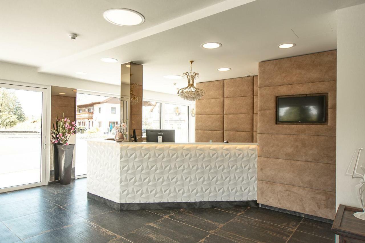 Hotel Weiss Munderfing Buitenkant foto